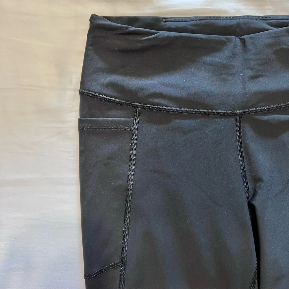 Victoria’s Secret capri leggings, size small, black